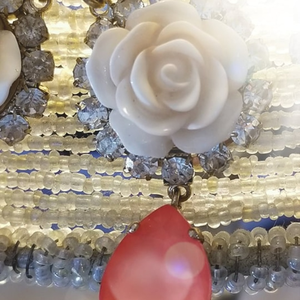ANTHROPOLOGIE ▪︎ RingAroundRoses  Crystal NECKLACE - Picture 3 of 8